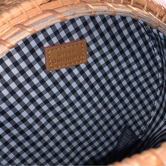 Urban Outfitters Circle Straw Crossbody Bag - Picture 7 of 13